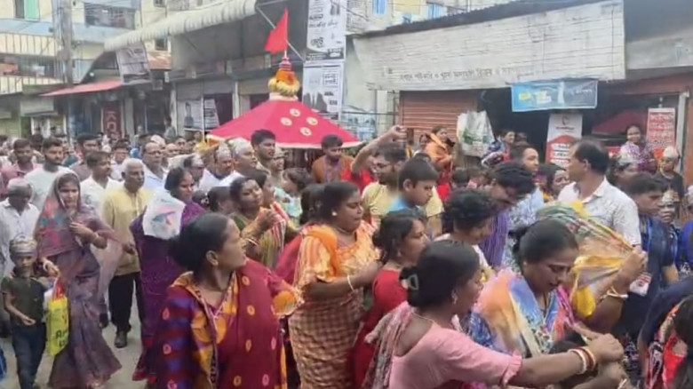 রথযাত্রা মহোৎসব উপলক্ষে রূপগঞ্জে বর্ণাঢ্য শোভাযাত্...