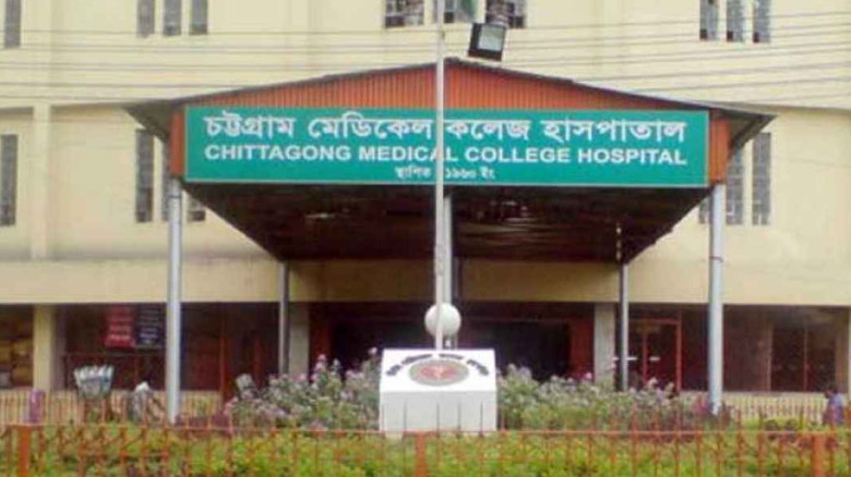 চট্টগ্রামে ছাদ থেকে পড়ে একজনের মৃত্যু...
