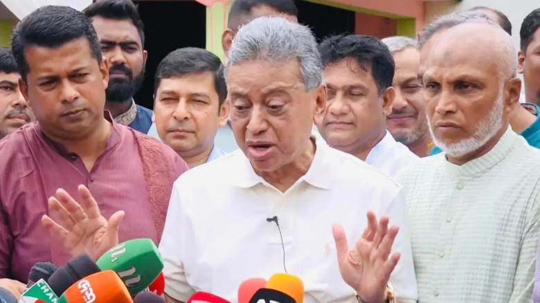 বন্যার্তদের জন্য প্রয়োজনীয় ত্রাণ সামগ্রী বিতরণ কার...