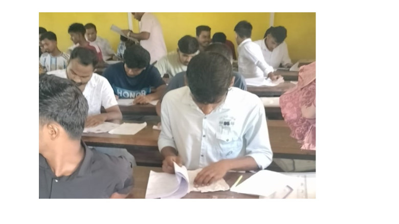 মদনে পরীক্ষা কেন্দ্রে অবাধে নকলের অভিযোগ...