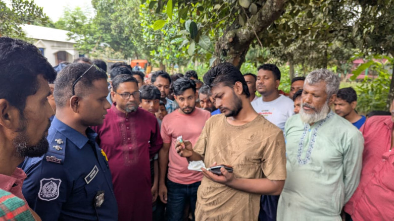 ভালুকায় মাদকের অভিযোগে মা-ছেলেকে পুলিশের হাতে তুলে...