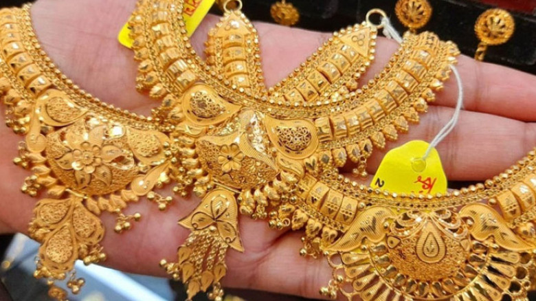 দেশের বাজারে যে দামে বিক্রি হচ্ছে সোনা...