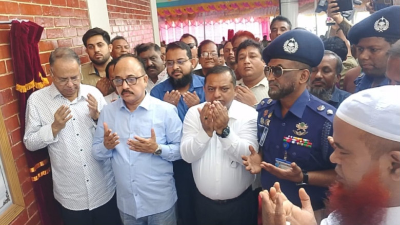 তাঁতশিল্পকে আধুনিক প্রযুক্তির সঙ্গে সম্পৃক্ত করে আ...