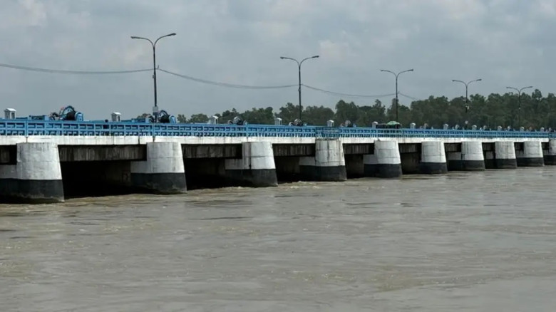 উজানের ঢল আর ভারী বৃষ্টিতে বাড়ছে তিস্তার পানি...
