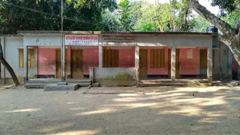 ঝিকরগাছায় প্রাথমিক বিদ্যালয়ের সিলিং ফ্যান চুরি...