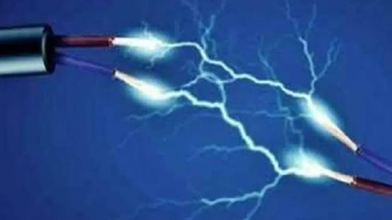 বিদ্যুৎস্পৃষ্টে একই পরিবারের ৩ জনের মৃত্যু...