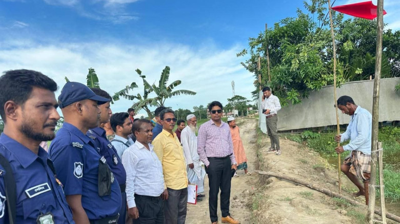 আদালতের রায়ে ফুলপুরে অবৈধ দখল উচ্ছেদ, মালিককে জমি ...