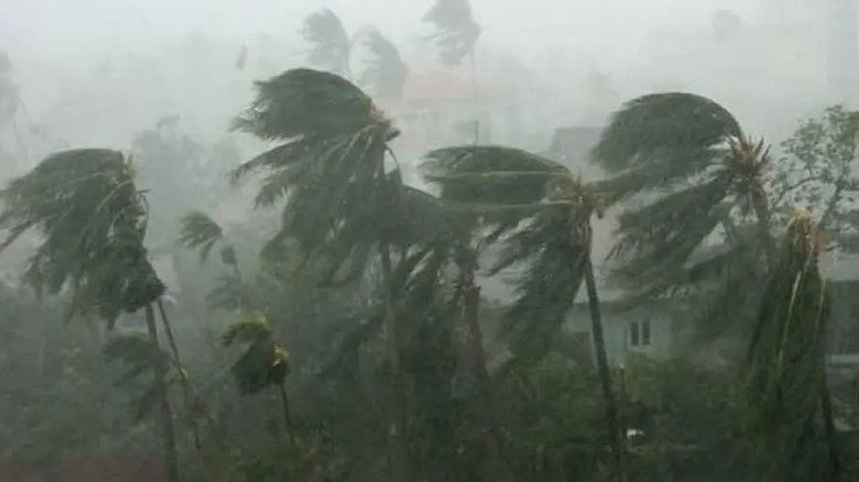১৭ অঞ্চলে ঝড়ো হাওয়াসহ বৃষ্টির আভাস...