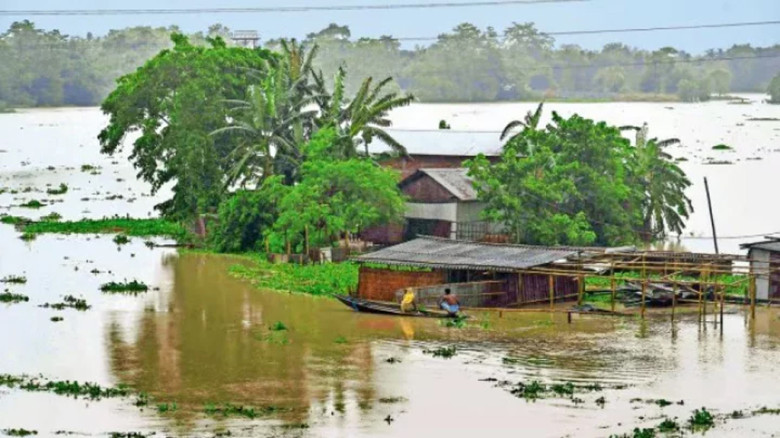 আসামে বন্যায় ২৪ ঘণ্টায় ২১ জনের মৃত্যু...