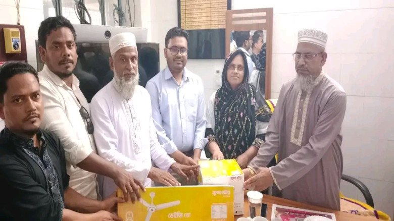 ভাঙ্গুড়া স্বাস্থ্য কমপ্লেক্সে ১১টি সিলিং ফ্যান দিল...