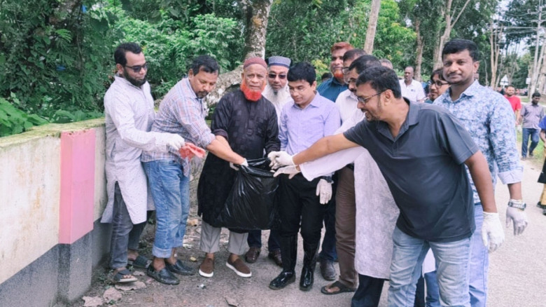 গৌরনদীতে পুনঃখননকৃত সরিকল-বাটাজোর খালে ‘ক্লিন অ্যা...