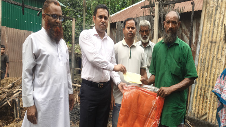 চৌহালীতে  অগ্নিকাণ্ডে কৃষকের গরু বাছুর  ঘর পুড়ে ছা...