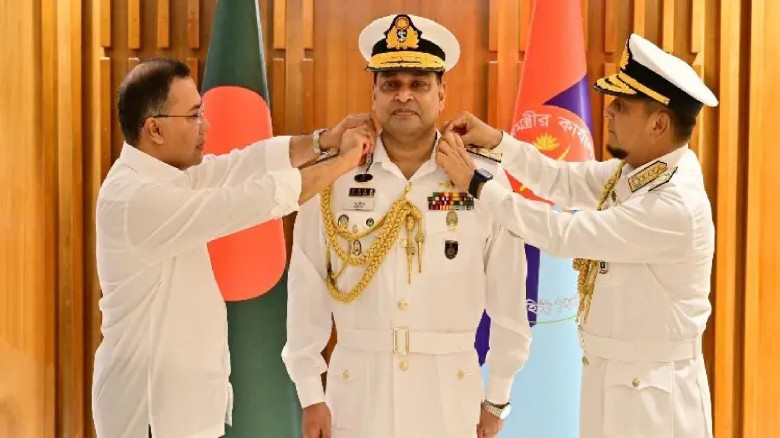 নৌবাহিনী প্রধানের দায়িত্ব গ্রহণ করলেন মিসবাহ উল আজ...