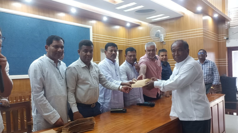 পীরগঞ্জে বাশিশ'র উদ্যোগে শিক্ষকদের অবসরকালীন ভাতা ...