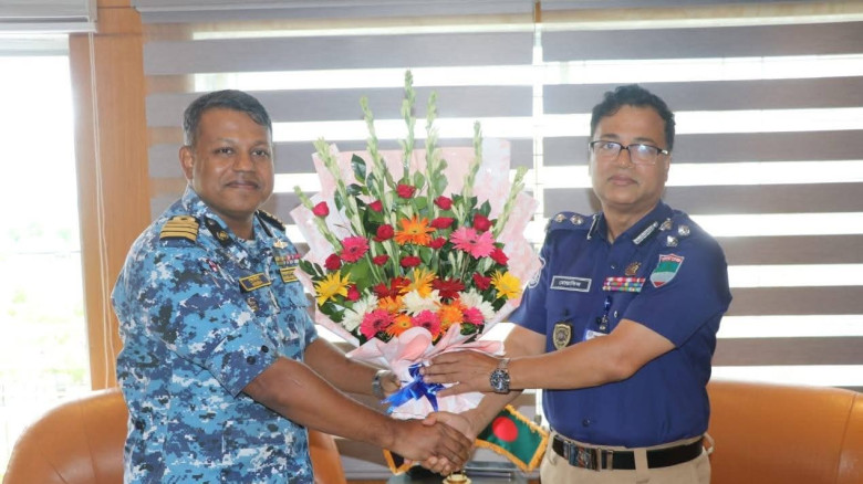 কোস্টগার্ড পশ্চিম জোনের জোনাল কমান্ডারের সঙ্গে নবা...