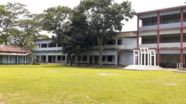 ইতিহাসের দীর্ঘ যাত্রায়, শতবর্ষী এল আর সরকারি উচ্চ ...