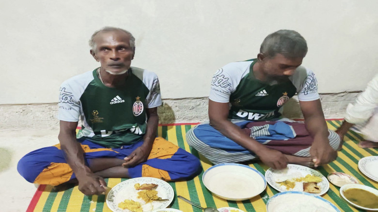 সাগরে ৩৬ দিন ভাসমান শ্রীলঙ্কান দুই জেলেকে উদ্ধার ক...