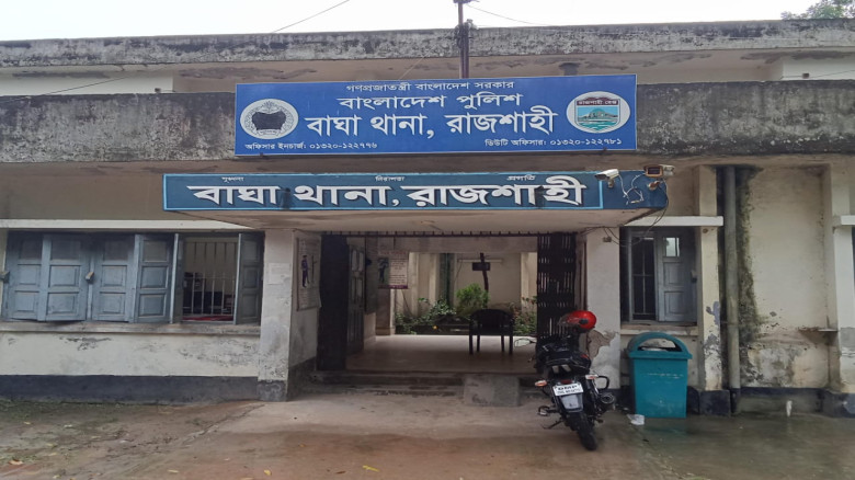 বাঘায় জমি কট বন্ধকের টাকা নিয়ে কথা কাটাকাটি, ঘুষি...