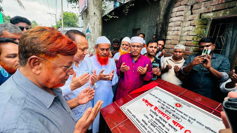 সিংগাইরে বাস্তা-মানিকনগর সড়ক প্রশস্ত ও শক্তিশালীকর...