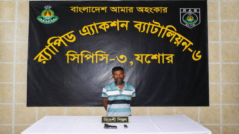যশোরে বিদেশি পিস্তলসহ দুর্ধর্ষ সন্ত্রাসী ও চাঁদাবা...