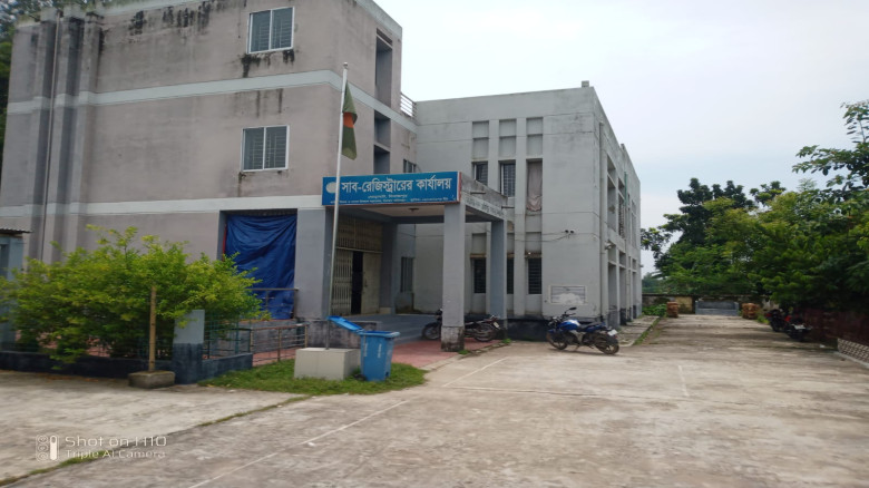 অভিভাবকহীন ঘোড়াঘাট সাব-রেজিস্ট্রি অফিস, দুই সপ্তা...