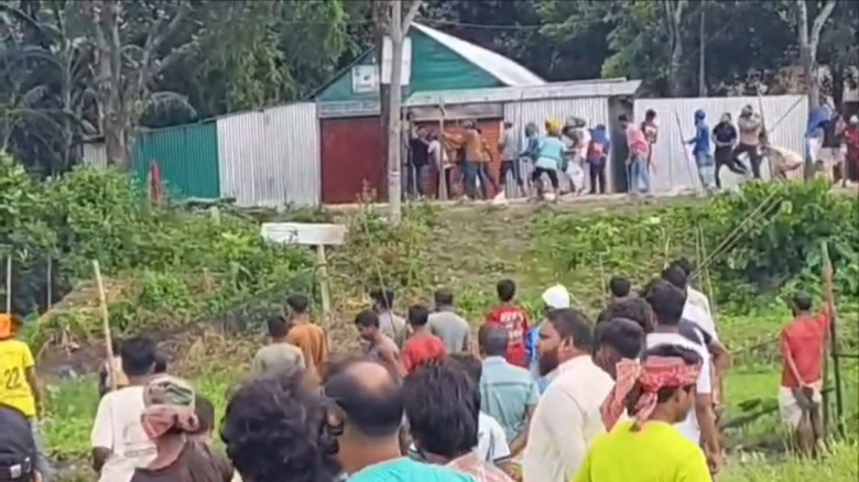 ভৈরবে একটি এলাকা বাজারের নামকরণ নিয়ে দুই গ্রামবাসী...