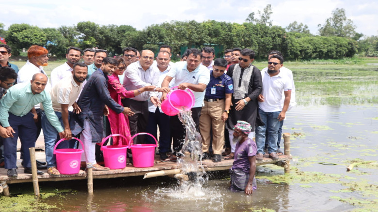সহস্রাধিক বৃক্ষরোপণ করে গ্রীন ইন্ডাস্ট্রি গড়ে তুলছ...