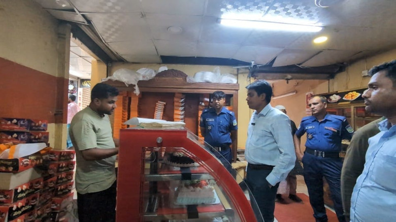 নষ্ট দই ও কাগজপত্রের অনিয়ম: ফুলপুরে ৩ প্রতিষ্ঠানকে...