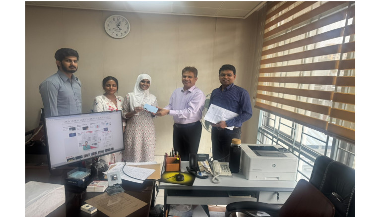 বিদেশী শিক্ষার্থীর হারিয়ে যাওয়া মোবাইল ফোন উদ্ধার ...