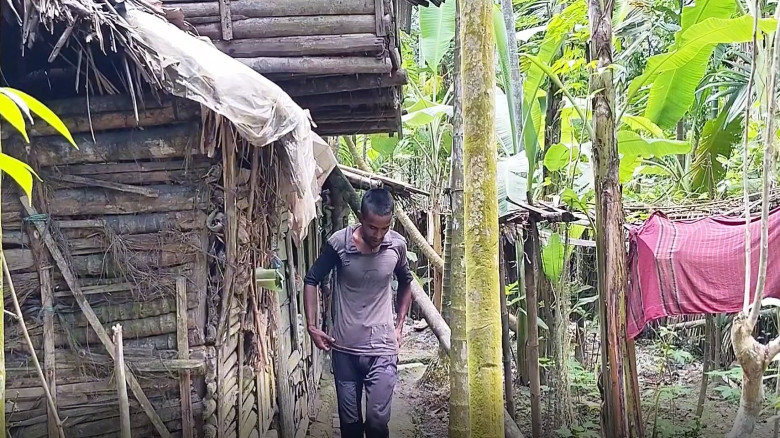 ঝালকাঠিতে প্রেমে প্রত্যাখ্যাত হয়ে ১৫ বছর ধরে জঙ্গল...