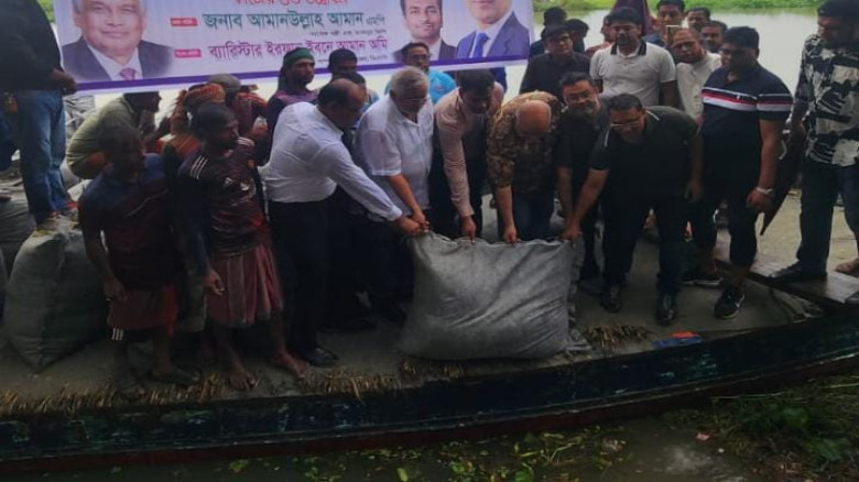 কেরানীগঞ্জে ভাঙ্গন রোধে জিও ব্যাগ দিয়ে নদী তীর সংর...