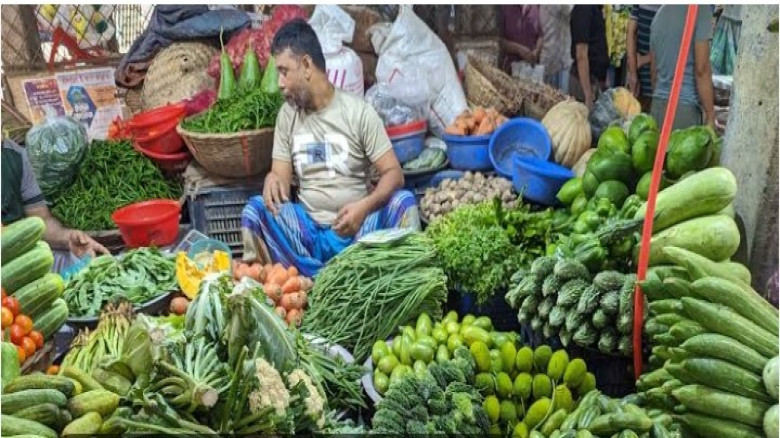 চন্দনাইশে বন্যার পর সবজি বাজারে আগুন সাধারণ ক্রেতা...