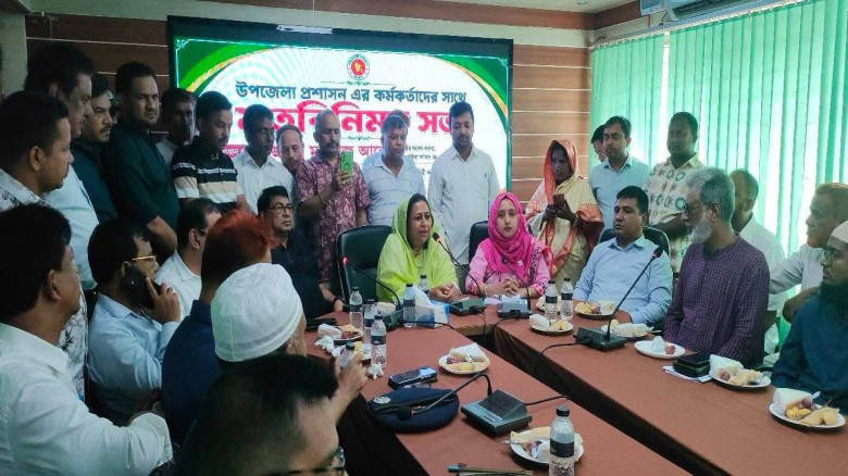সুন্দরগঞ্জে এমপি মমতাজ আলোর মতবিনিময় সভা ও ত্রাণ ব...