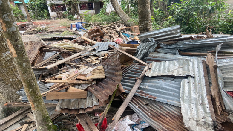 কুমিল্লায় প্রবাসীর বাড়িতে সংঘবদ্ধ হামলা, ৩টি ঘর ...