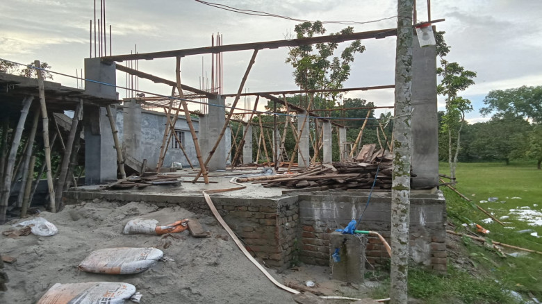 আড়ানী-বাঘায় পৌর অনুমতি ছাড়াই বিলাসবহুল ভবন,নকশা ...