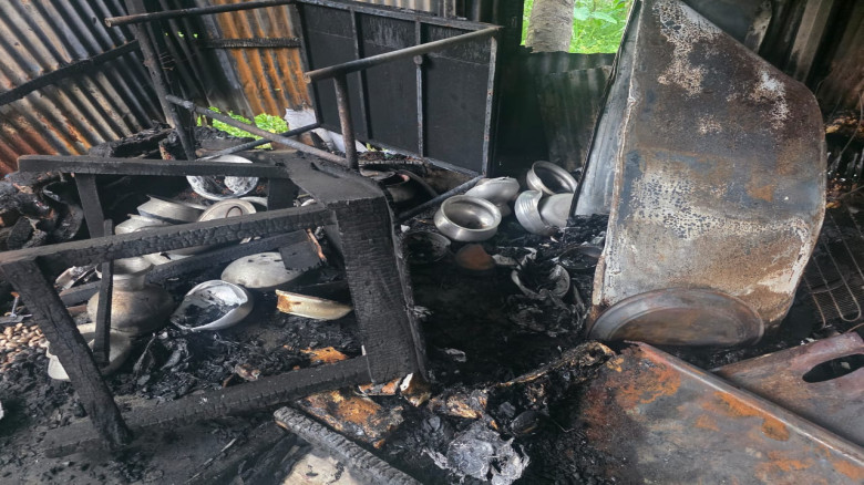 রূপগঞ্জে মাদক কারবারে রাজি না হওয়ায় বিধবার ঘরে আগু...