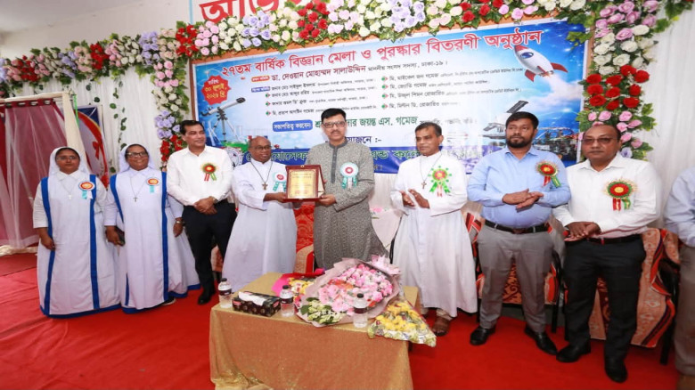 সেন্ট যোসেফস্ হাই স্কুল এন্ড কলেজ-এ বিজ্ঞান মেলা ও...