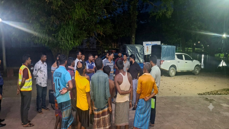 মহাদেও নদে রাতভর অভিযান: ৮ নৌকা জব্দ, সাড়ে ৩ লাখ ট...