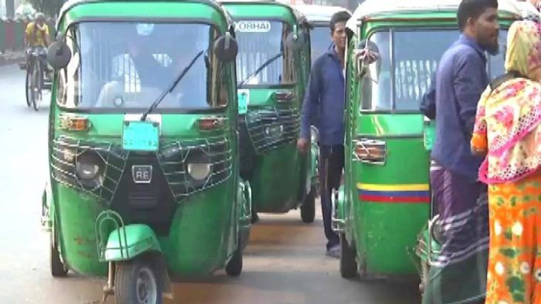 বানিয়াচংয়ে দুই লাইনের সংঘাত মিটে সিএনজি চলাচল শুরু...