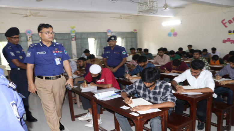 ক্যাডেট এএসআই লিখিত পরীক্ষার কেন্দ্র পরিদর্শনে খুল...