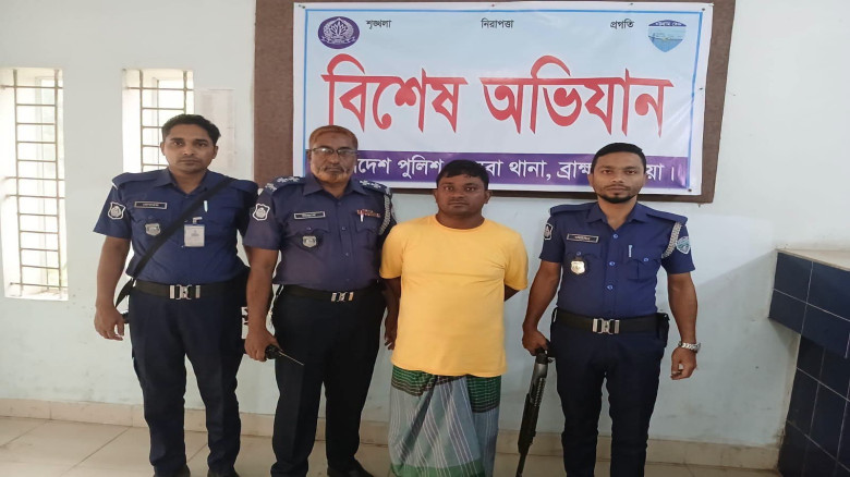 আত্মগোপনে থাকা কুমিল্লার ১০ মামলার আসামি কসবায় আটক...