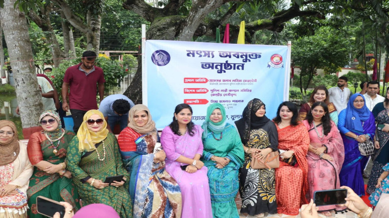 খুলনা রেঞ্জে পুনাকের উদ্যোগে সামাজিক মৎস্যায়ন কর্...