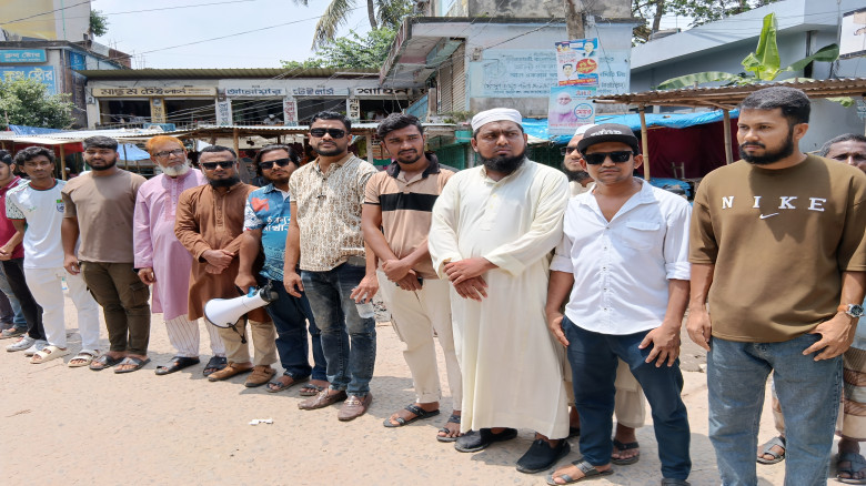 আখাউড়ায় নিরবচ্ছিন্ন বিদ্যুৎ সরবরাহের দাবীতে মানববন...