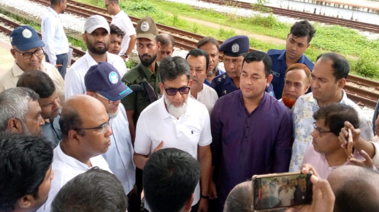 ইসলামাবাদ রেলওয়ে স্টেশন পরিদর্শনে রেলপথ প্রতিমন্ত...