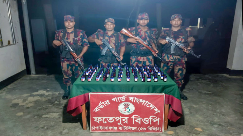 চাঁপাইনবাবগঞ্জ সীমান্তে ৫৩ বিজিবির অভিযানে বিপুল প...