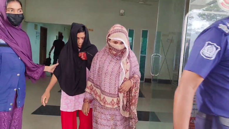 গেবিন্দগঞ্জে মোবাইলে পর্ণো ভিডিও  তৈরীর অভিযোগে না...