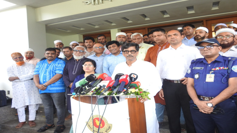 জলবায়ু পরিবর্তনের চ্যালেঞ্জ মোকাবিলায় নতুন ধানের জ...