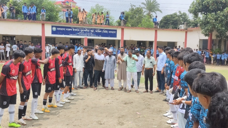 কালিহাতীতে আন্তঃমাদ্রাসা ফুটবল টুর্নামেন্টের উদ্বো...