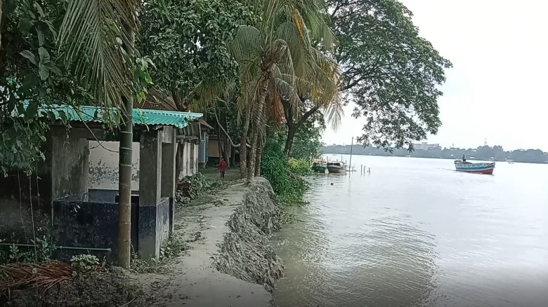 বর্ষা মৌসুম শুরুতে ভয়াবহ হয়ে উঠেছে ঝালকাঠির সুগন্ধ...