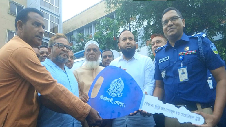 ঝিনাইগাতী থানায় পুলিশের কাজের জন্যে একটি পিকআপ ভ্য...